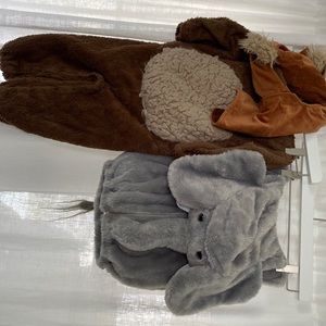 Adorable quality costumes Disney etc. 12-24